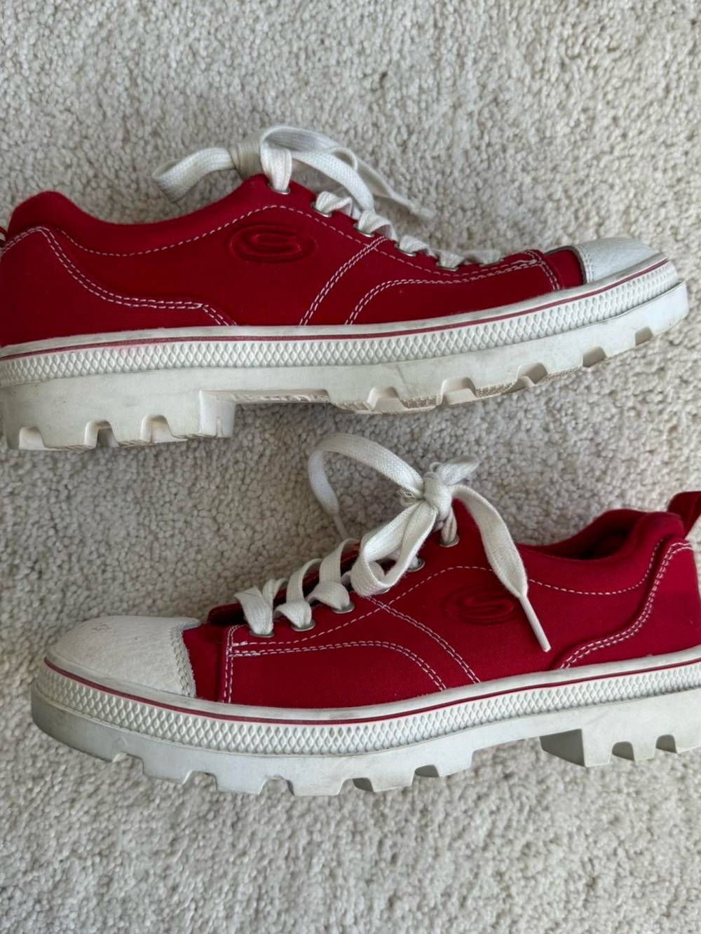 Skechers Vintage Retro Red and White Low-Top Canvas Sneakers
